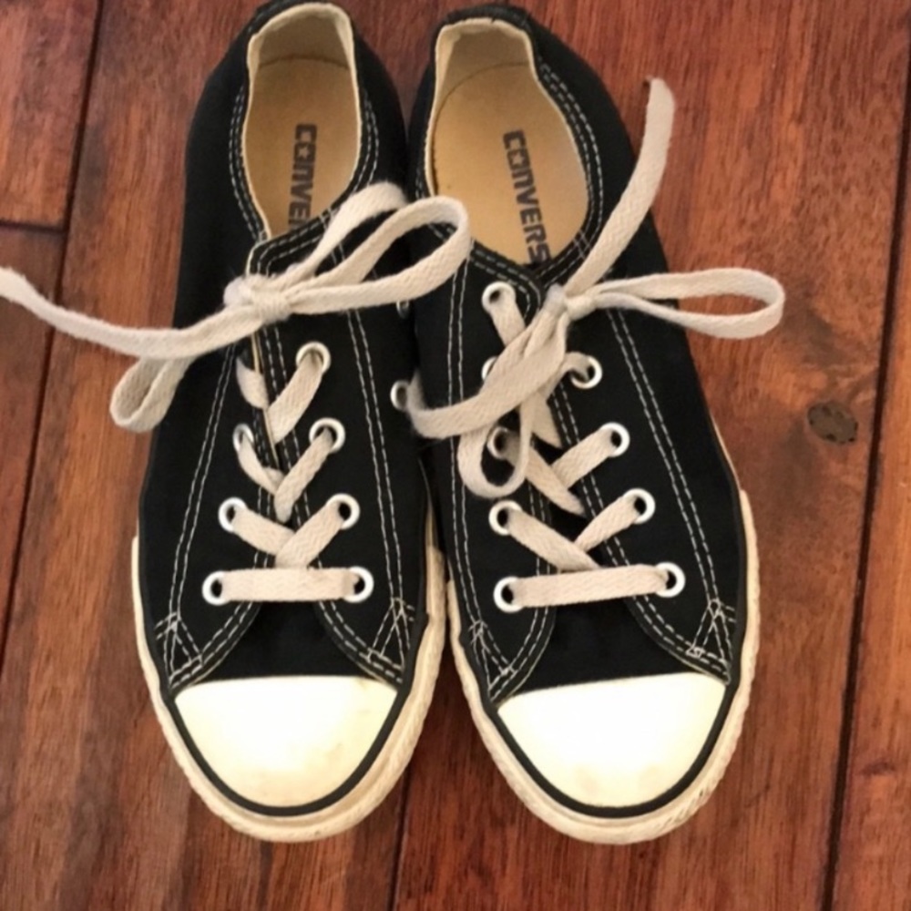 BLACK CONVERSE LOW TOP